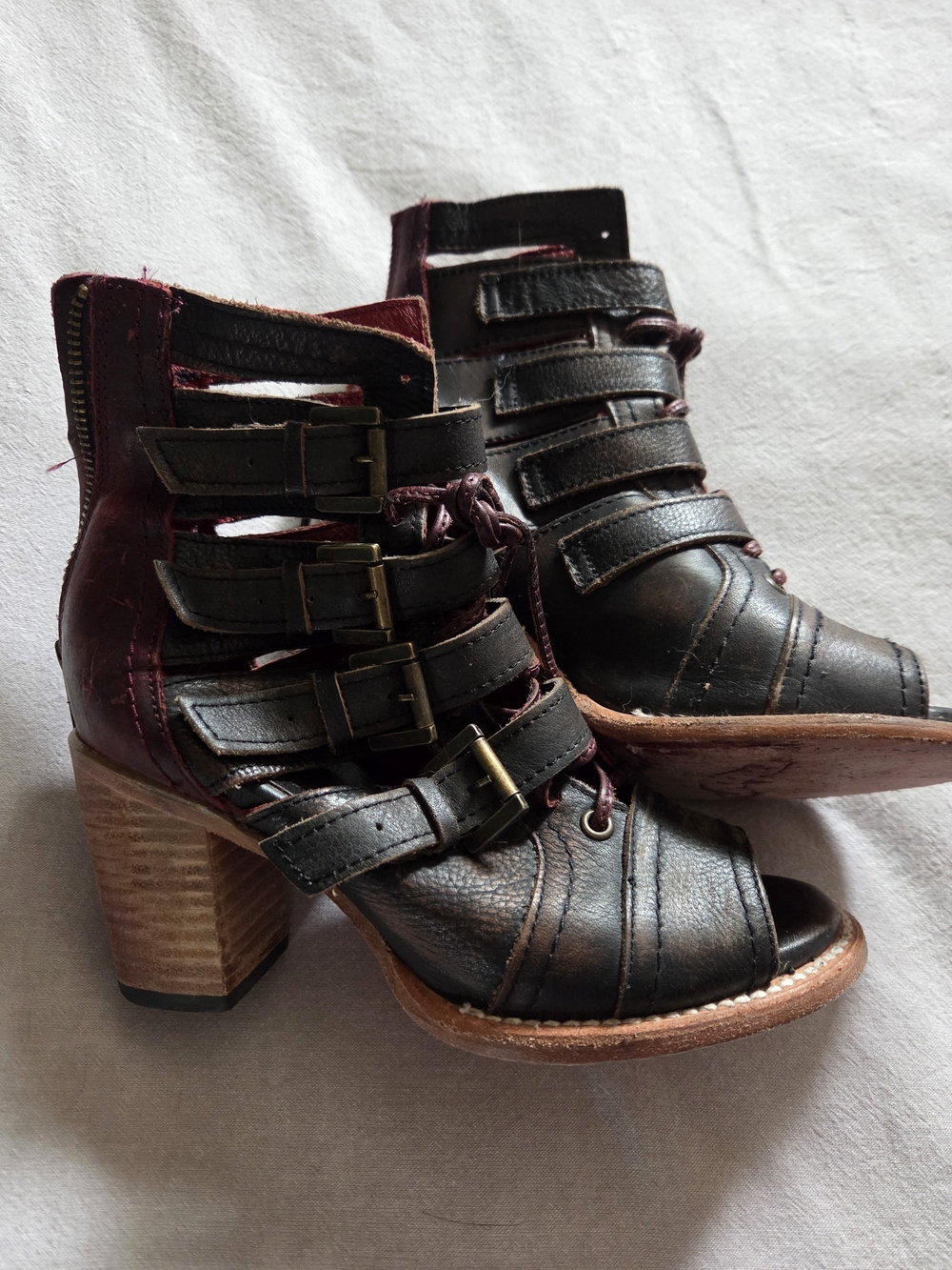 Freebird by Steven Black and Burgundy Braeden, Size 7